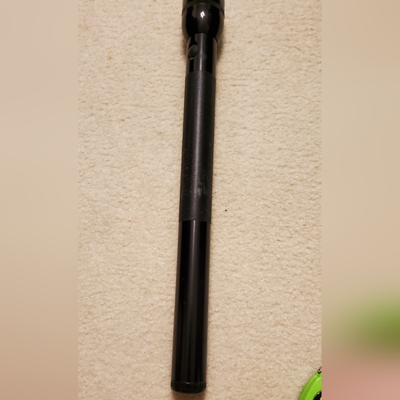 Rare 20" Mag-Lite Vintage Black Working as Shown In Pictures - Picture 3 of 12